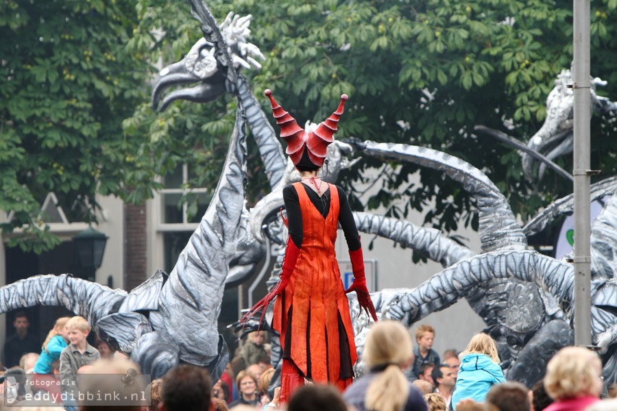 2011-07-03 Close-Act ism Theaterschip - Saurus Parade (Deventer Op Stelten) 001 (1)